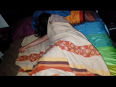 ❤️ Nevlastný syn nadáva svojej mladej nevlastnej matke, zatiaľ čo ona spí. ☑ Porno na nás ❌❤